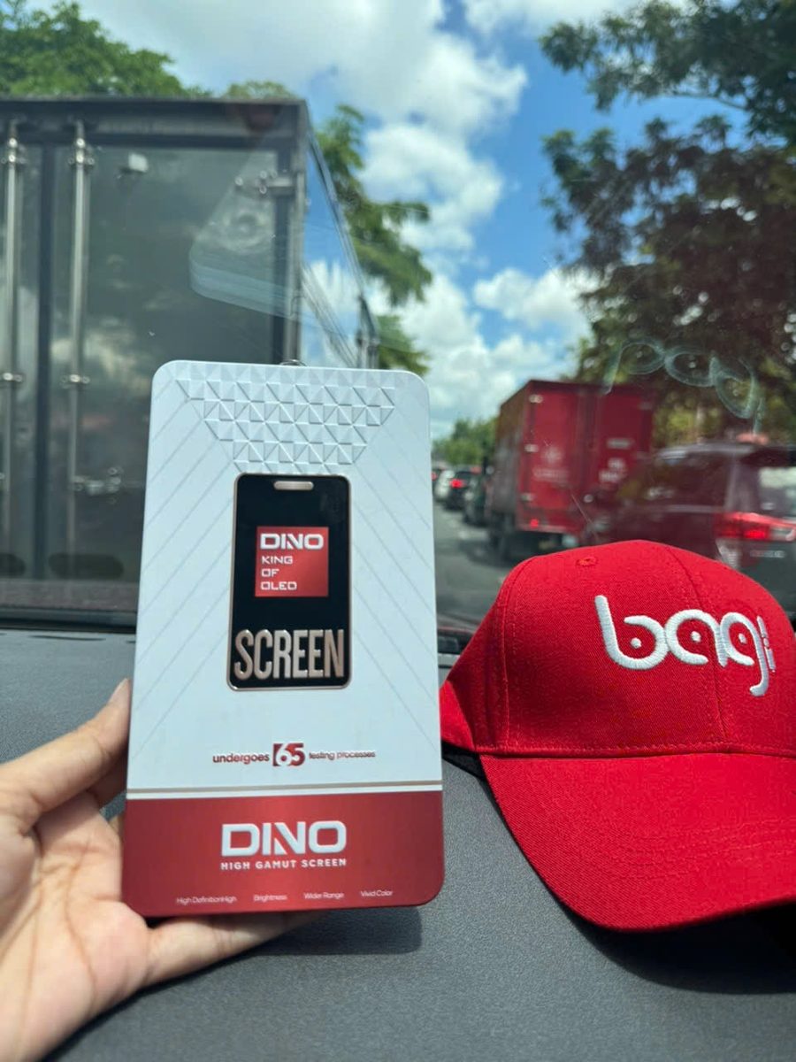 Màn hình Dino Soft OLED cầm trên tay – ảnh thực tế tại cửa hàng